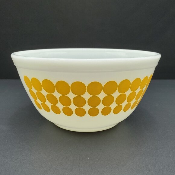 Pyrex Yellow Dots 1.5 Quart Mixing Bowl Pyrex Dots Yellow 402 Serving Bowl - Picture 3 of 10